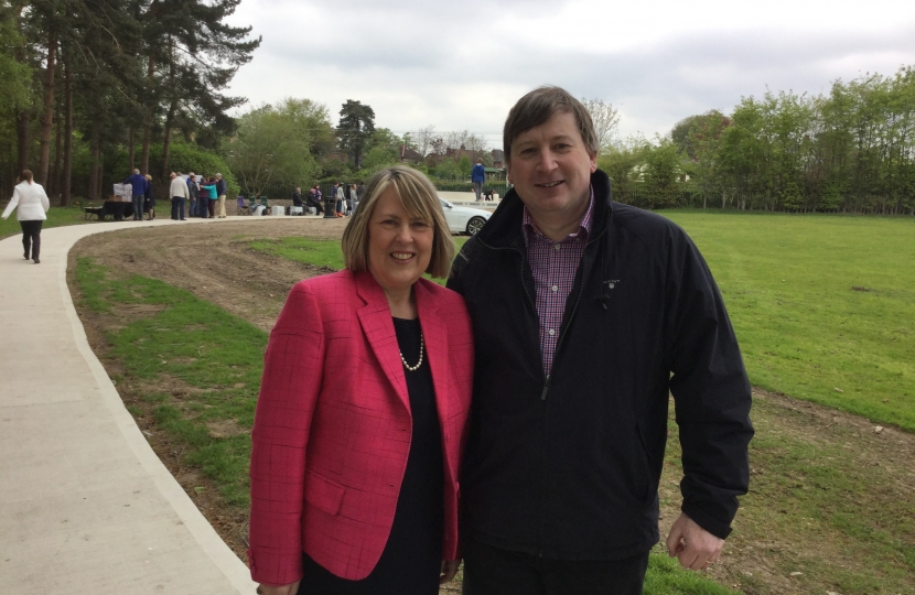 Fiona Bruce campaigning with Cllr Andrew Kolker
