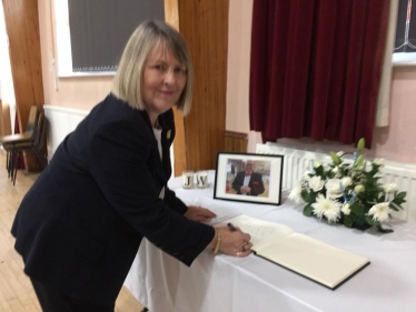 Fiona pays tribute