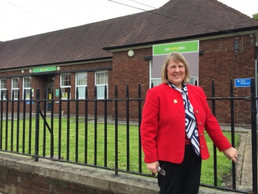 Fiona Bruce MP at Congleton job centre today where she met staff to discuss the event.