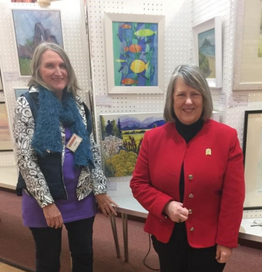 Fiona Bruce MP with artist Brenda Cliff and paintings
